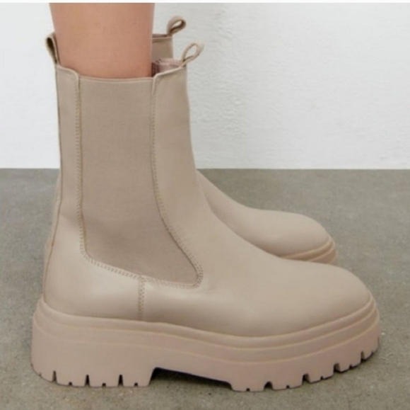 ZARA Leather Lug Sole Ankle Boots With elastic side panels. Tan. Size US 6.5 main image 1